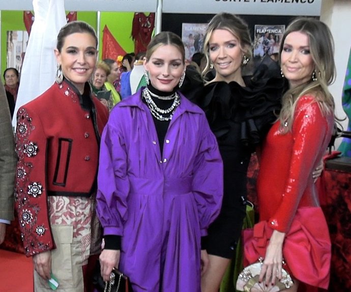 Olivia Palermo, posando con Raquel Sánchez Silva y las hermanas Kimpel en la inauguración de SIMOF