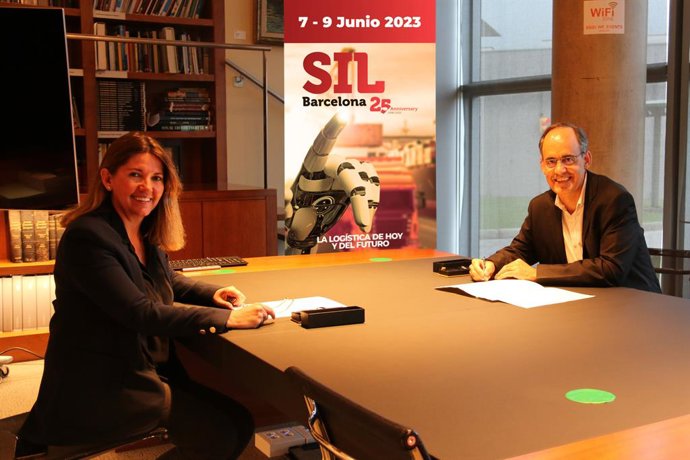 Archivo - La directora general del CZFB i del SIL, Blanca Sorigué, i el 'board member' del CSCMP, Miquel Serracanta