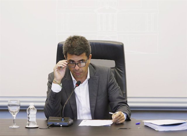 Archivo - El presidente de la Diputación de Alicante y del PPCV, Carlos Mazón, durante un pleno de la corporación provincial