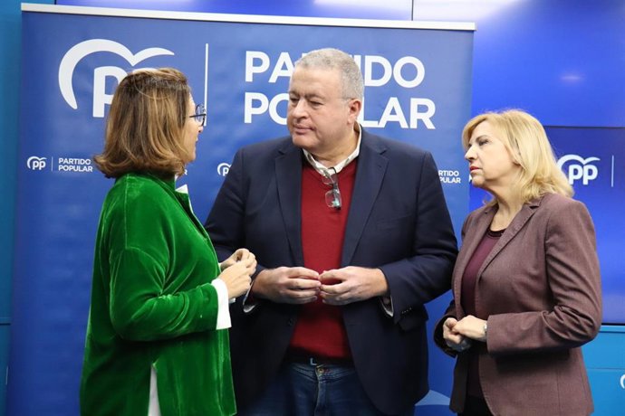 Los senadores del PP Francisco Bernabé y Violante Tomás, y la diputada nacional Isabel Borrego