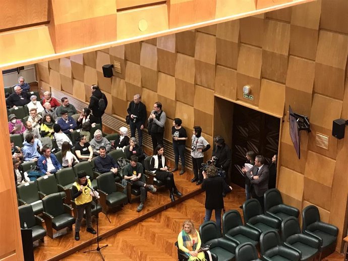 Zona de publico del salón de plenos del Ayuntamiento de Zaragoza