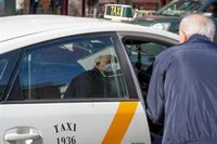 El taxi andaluz espera "como agua de mayo" la retirada de mascarillas en el transporte público: "Es el momento oportuno"