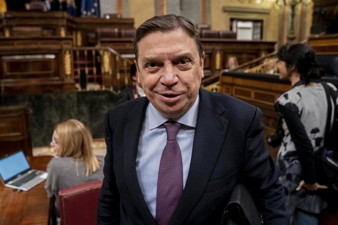 El ministro de Agricultura, Pesca y Alimentación, Luis Planas, durante una sesión plenaria en el Congreso de los Diputados, a 24 de enero de 2023, en Madrid (España). El Congreso de los Diputados debate y vota los dos decretos leyes relativos al último 