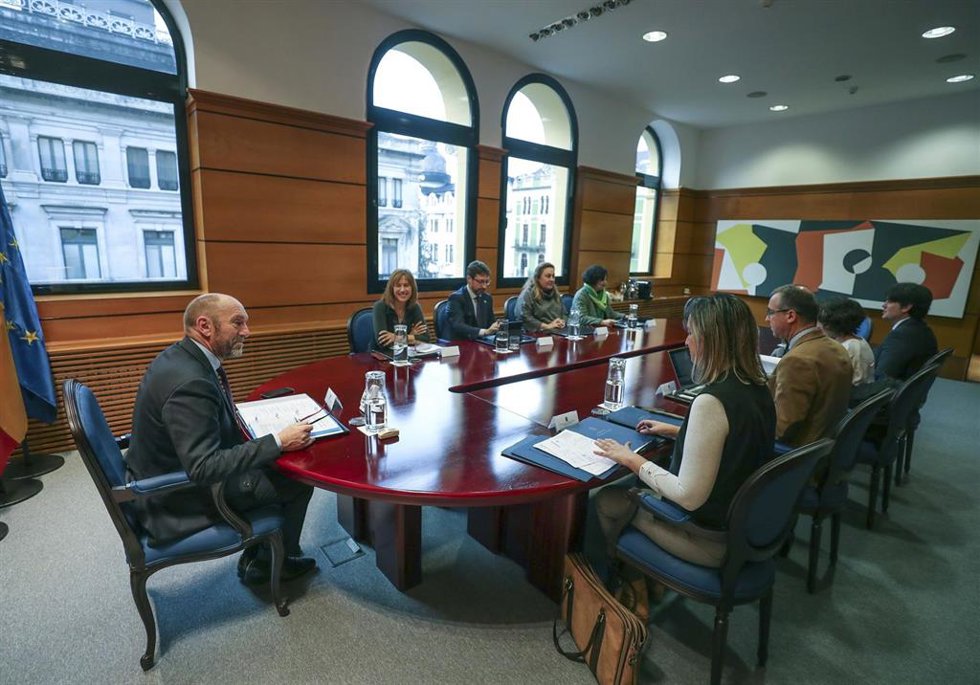 El vicepresidente del Principado, Juan Cofiño, preside la reunión del Consejo de Gobierno