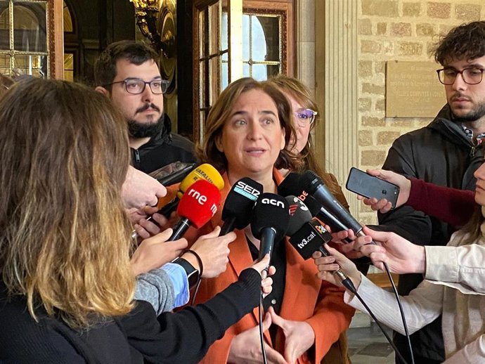 La alcaldesa de Barcelona, Ada Colau, en declaraciones a los periodistas.