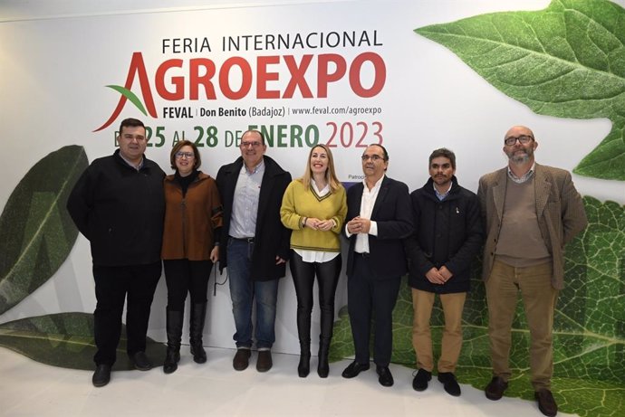 La presidenta del PP de Extremadura visita Agroexpo