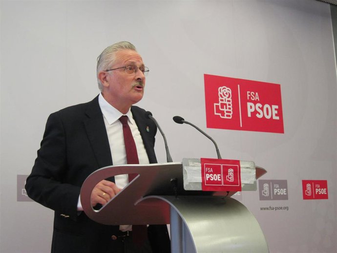 Archivo -    El diputado socialista por Asturias en el Congreso, Antonio Trevín, ha anunciado este martes en rueda de prensa que en septiembre dejará su acta como parlamentario después de seis años en la Cámara Baja "para iniciar una nueva etapa" y por 