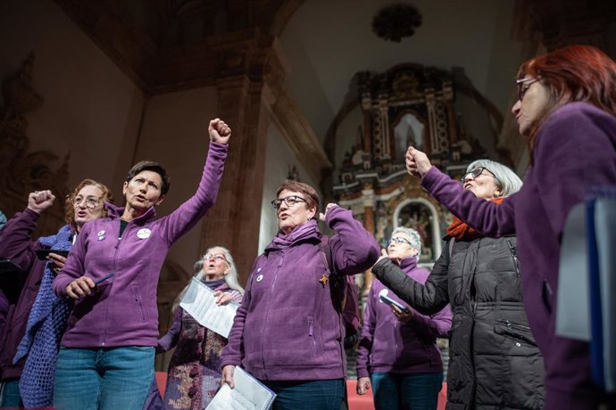 Primer ensayo del coro de Homenaje desobediente. Arquitectura del abrazo. Mujeres antifascistas, de Paula Valero, en el  Monasterio de San Miguel de los Reyes, Valencia, 26 enero de 2023
