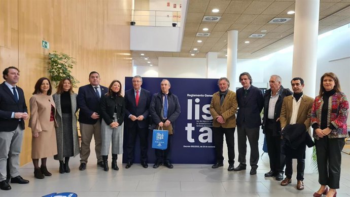 El presidente de la Diputación, Francisco Salado, y la delegada del Gobierno andaluz en la provincia, Patricia Navarro, han intervenido en la insuguración de la jornada organizada por el ente supramunicipal.