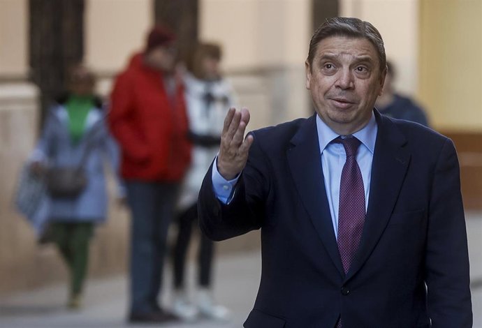 El ministro de Agricultura, Pesca y Alimentación, Luis Planas, a su llegada para reunirse con presidente de la Generalitat, en el Palau de la Generalitat, a 26 de enero de 2023, en Valencia, Comunidad Valenciana (España).