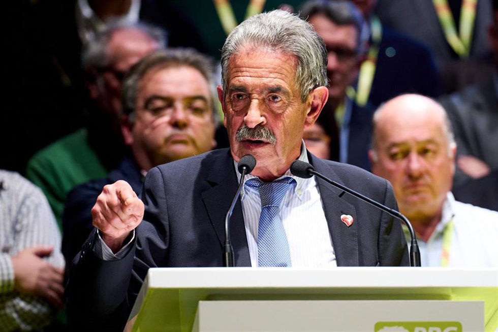 Archivo - El presidente de Cantabria, Miguel Ángel Revilla