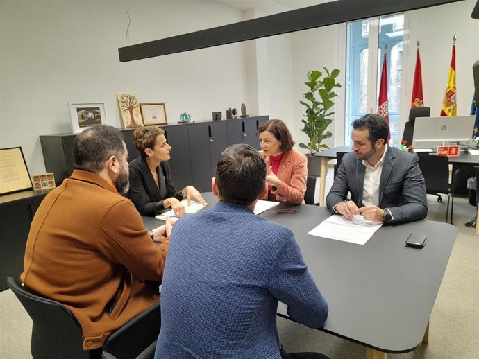 Una imagen del encuentro entre la secretaria general del PSN, María Chivite, y la portavoz del Grupo Socialista en el Senado, Eva Granados