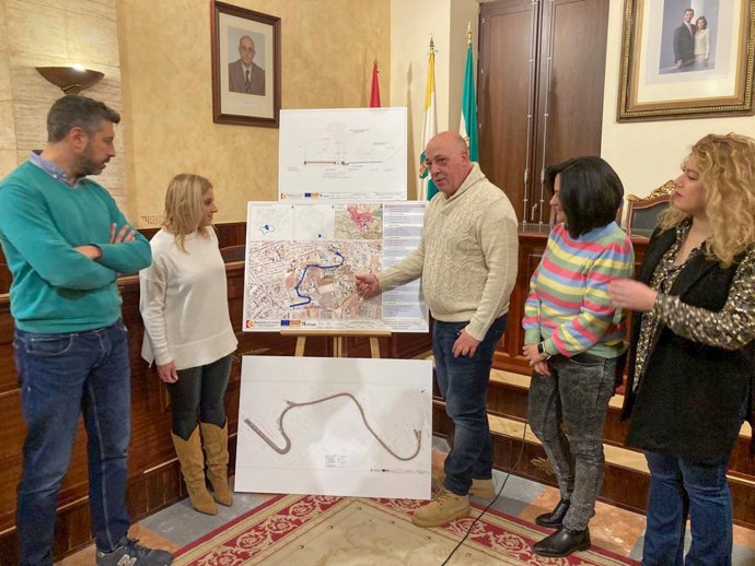 El alcalde de Rute y presidente de la Diputación de Córdoba, Antonio Ruiz (centro), en la presentación de proyecto.