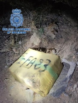 Fardo de hachís hallado en Calahonda