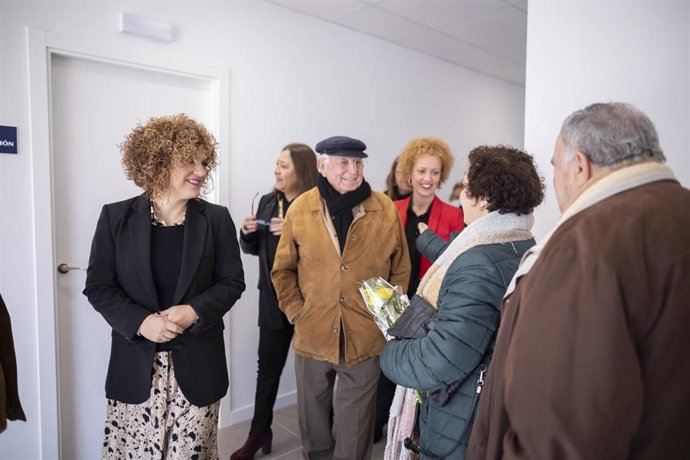 La presidenta de la Diputación, María Eugenia Limón, en la inauguración del Centro de Participación Activa para Personas Mayores de Punta Umbría tras la remodelación.