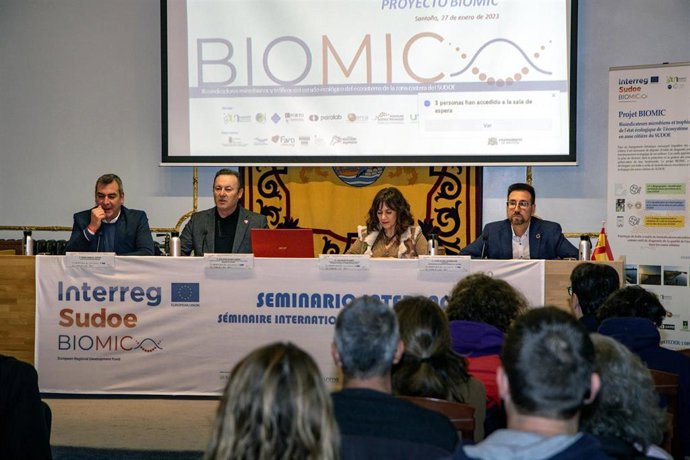 Los consejeros de Medio Ambiente y Economía en el acto en Santoña sobre el proyecto Biomic