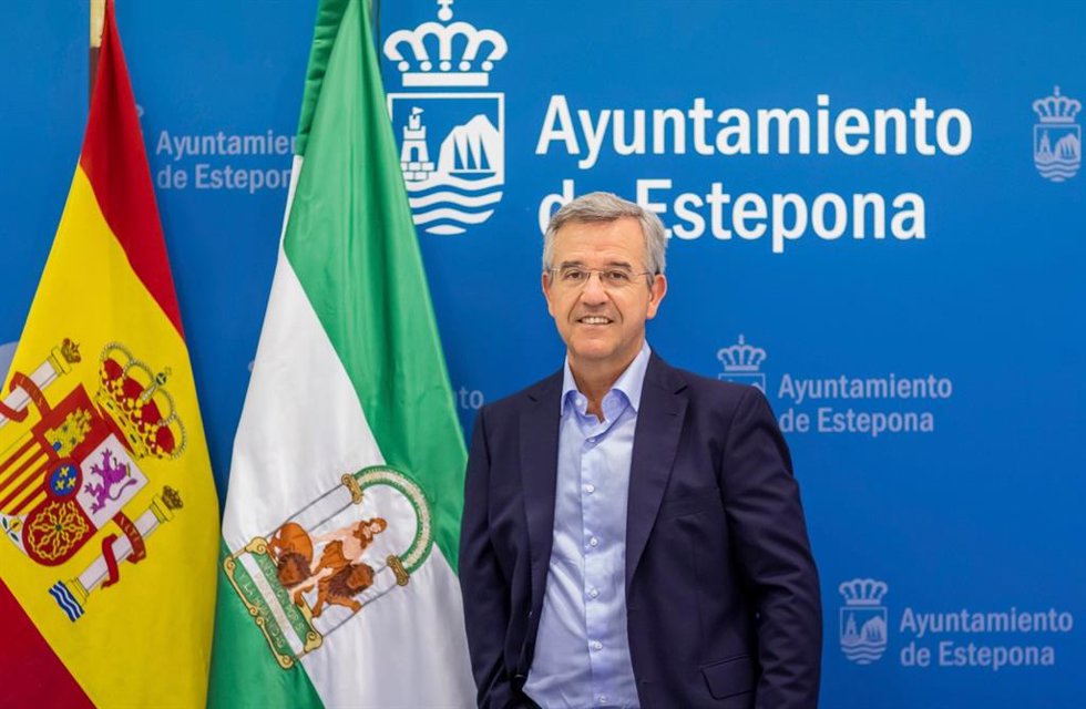Archivo - Málaga.- El alcalde de Estepona destaca el "gran avance" alcanzado en 2022 en el modelo de ciudad sostenible