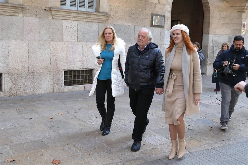 Archivo - El empresario y magnate del ocio nocturno mallorquín Bartolomé Cursach a su salida de la Audiencia Provincial de Baleares, en noviembre del año pasado.
