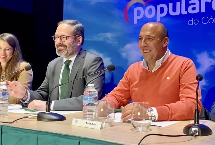 El candidato del PP a la Alcaldía de Rute, David Ruiz, junto al presidente del PP provincial, Adolfo Molina.