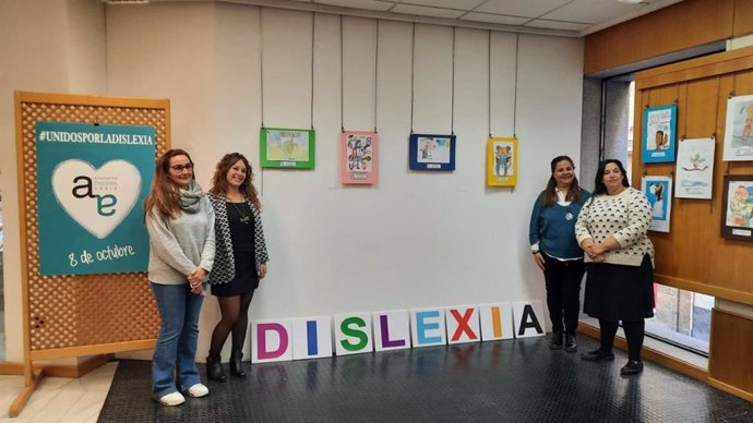 La Fundación de la Mujer acoge una exposición organizada por la Asociación Dislexia Cádiz