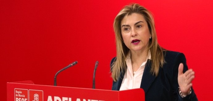 Archivo - La portavoz y vicesecretaria general del PSOE en la Región de Murcia, Carmina Fernández