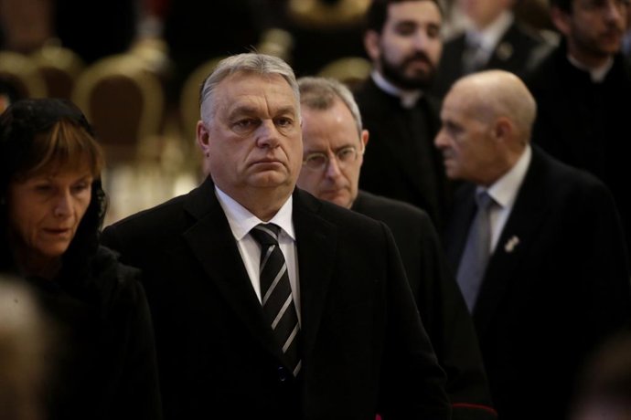 03 January 2023, Vatican, Vatican City: Hungary's Prime Minister Viktor Orban stands at the funeral chapel of Pope Emeritus Benedict XVI in St. Peter's Basilica. The body of late Pope Emeritus Benedict XVI laid out in state inside St. Peter's Basilica a