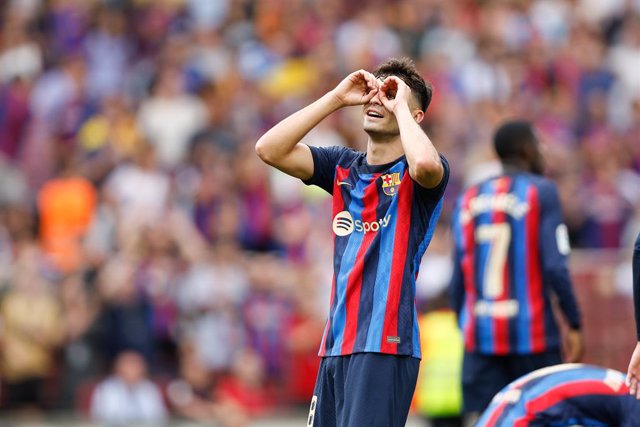 Archivo - Pedri of FC Barcelona celebrates after scoring a goal, during the La Liga match between FC Barcelona and Elche CF at Spotify Camp Nou Stadium in Barcelona, Spain, on September 17th, 2022.