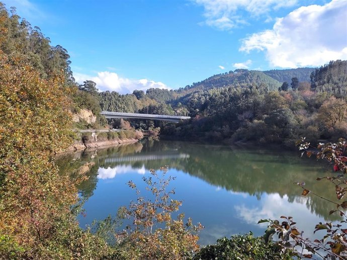 Embalse de Gorostiza, en Barakaldo (Bizkaia)