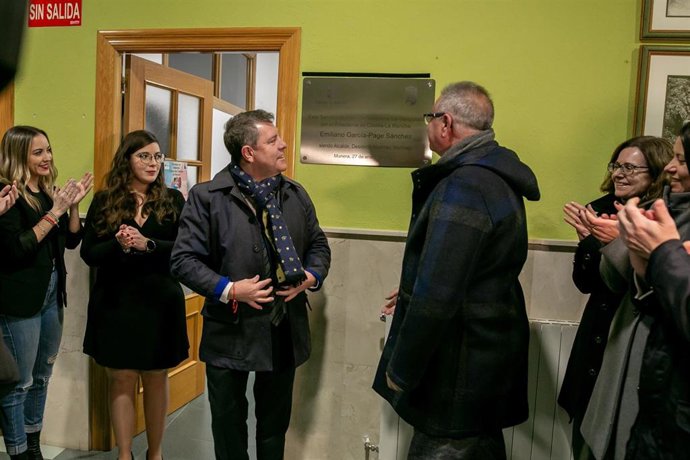 El presidente de Castilla-La Mancha, Emiliano García-Page, inaugura en Munera (Albacete), el servicio de Atención Temprana que se encuentra en el Auditorio Municipal de la localidad