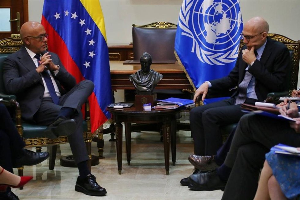 El presidente de la Asamblea Nacional de Venezuela, Jorge Rodríguez, con el Alto Comisionado de la ONU para los Derechos Humanos, Volker Turk