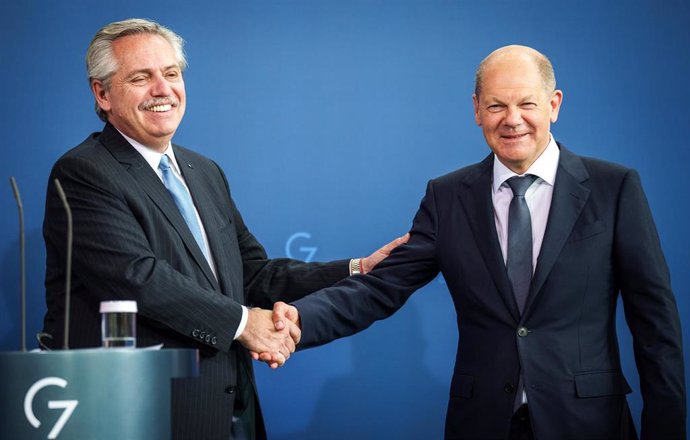 Archivo - El presidente de Argentina, Alberto Fernández, con el canciller alemán, Olaf Scholz.