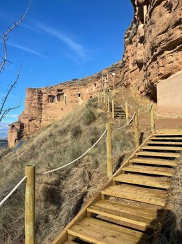 Nuevo acceso al conjunto en Nalda