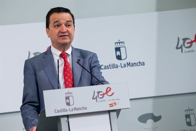 Archivo - El consejero de Agricultura, Agua y Desarrollo Rural del Gobierno de Castilla-La Mancha, Francisco Martínez Arroyo