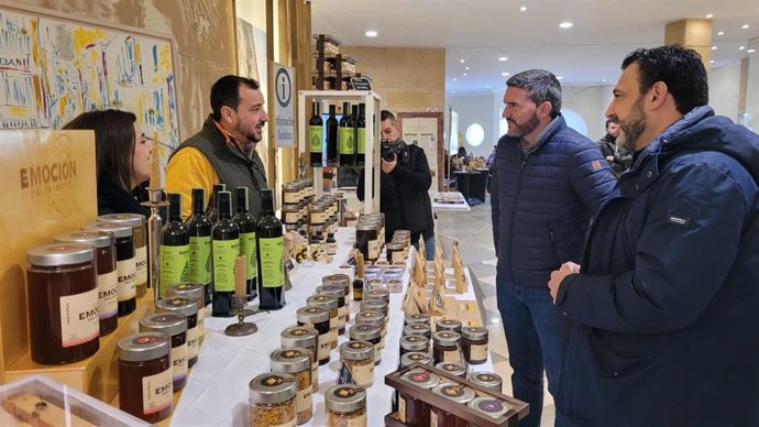 El consejero de Agua, Agricultura, Ganadería y Pesca, Antonio Luengo, inauguró hoy en Cehegín la I Feria de la Apicultura de la Región de Murcia
