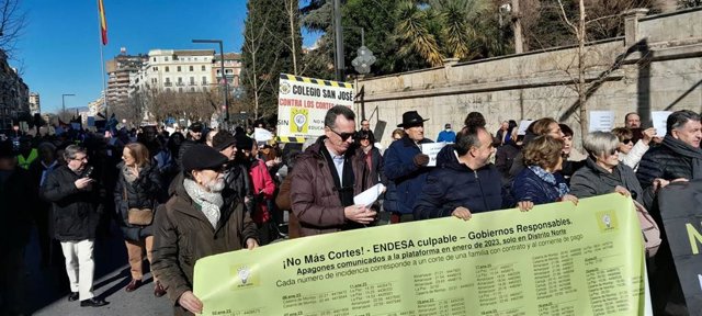 Protesta contra los cortes de luz en la zona norte de Granada