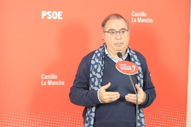 El presidente del grupo socialista en las Cortes regionales, Fernando Mora