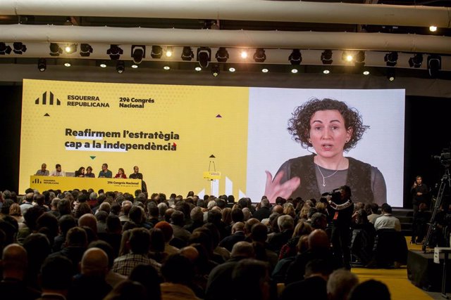 La secretaria general de ERC, Marta Rovira, interviene de manera telemática durante el congreso de ERC, en la Fira de Lleida, a 28 de enero de 2023, en Lleida, Catalunya (España). Durante el congreso se debaten y votan la hoja de ruta del partido para los