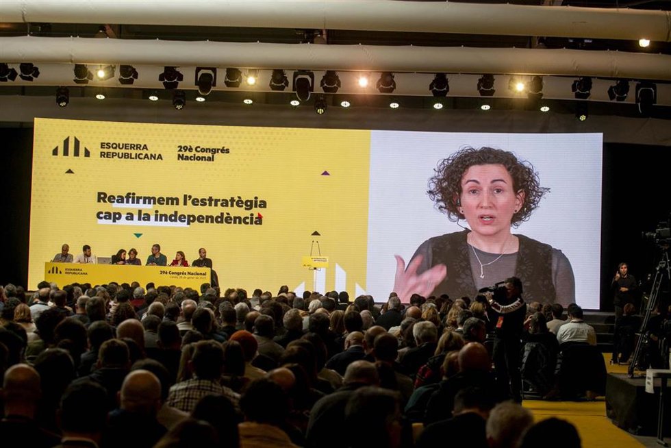 La secretaria general de ERC, Marta Rovira, interviene de manera telemática durante el congreso de ERC, en la Fira de Lleida, a 28 de enero de 2023, en Lleida, Catalunya (España). Durante el congreso se debaten y votan la hoja de ruta del partido para l