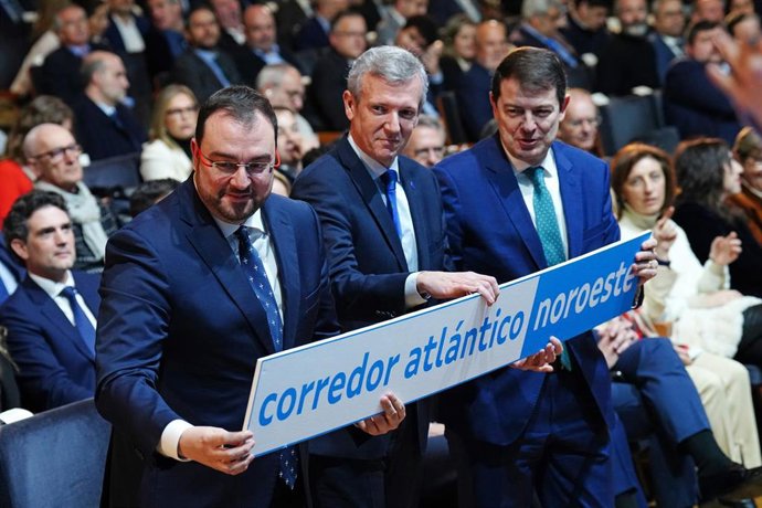 Los presidentes de Galicia, Asturias y Castilla y León en la cumbre para impulsar el corredor atlántico.