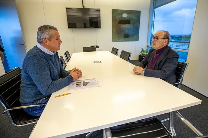 El Consejero De Turismo, Javier López Marcano, Y El Alcalde De Mazcuerras, Javier Camino