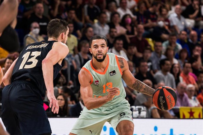 Archivo - Darius Thompson con Cazoo Baskonia