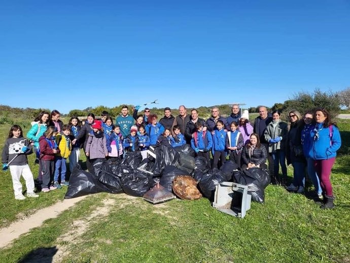 Junta organiza en Vejer (Cádiz) la recogida de residuos con motivo del Día de la Educación Ambiental