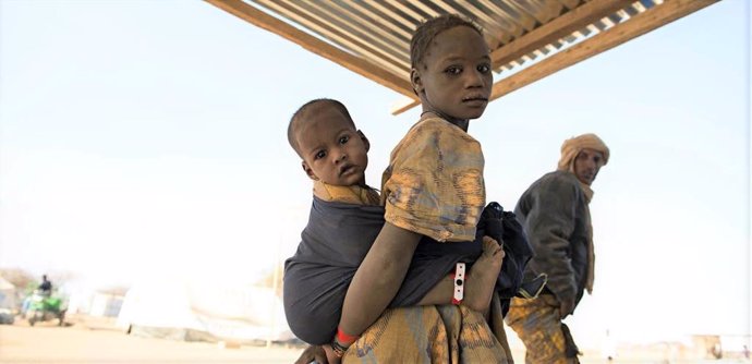 Archivo - Imagen de niños en Burkina Faso