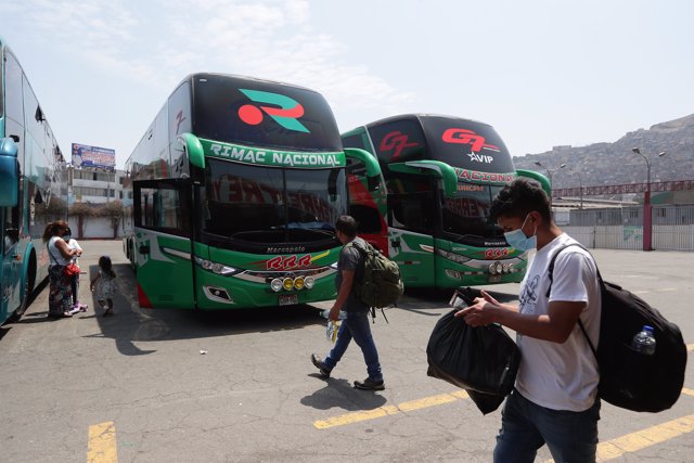 Autobuses durante el paro de transportistas en Perú