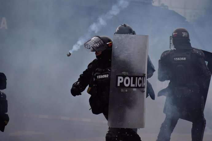 Archivo - Policía antidisturbios en Colombia