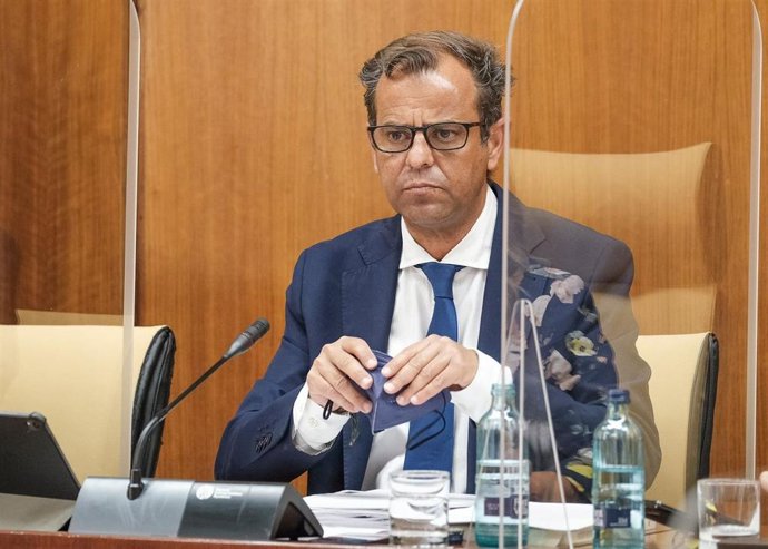 Archivo - El director general de la RTVA, Juande Mellado, en una imagen de archivo de una comparecencia parlamentaria.