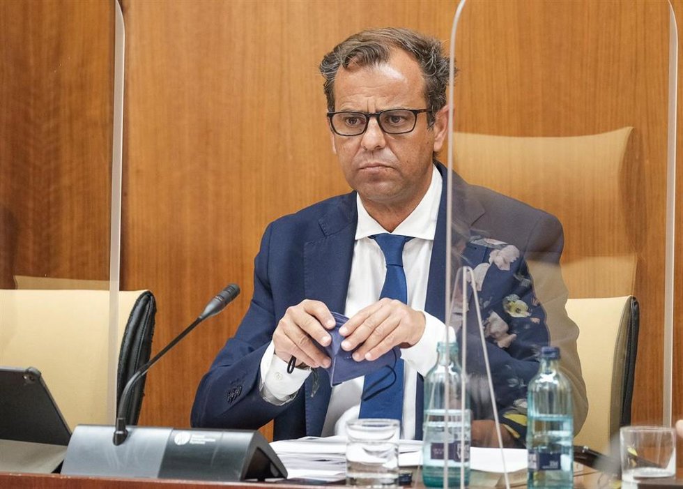 Archivo - El director general de la RTVA, Juande Mellado, en una imagen de archivo de una comparecencia parlamentaria.