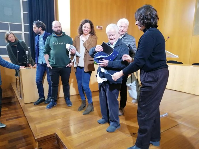 La presidenta del Consell de Mallorca, Catalina Cladera, en un momento del homenaje a Antoni Torrens, impulsor de las fiestas de Sant Antoni de sa Pobla en Grcia