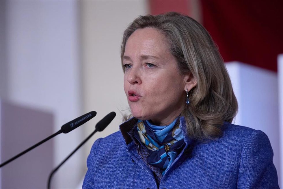 La vicepresidenta primera y ministra de Asuntos Económicos y Transformación Digital, Nadia Calviño, durante la entrega de el Premio Mujer del Año en la Real Academia de Bellas Artes de San Fernando, a 26 de enero de 2023, en Madrid (España).