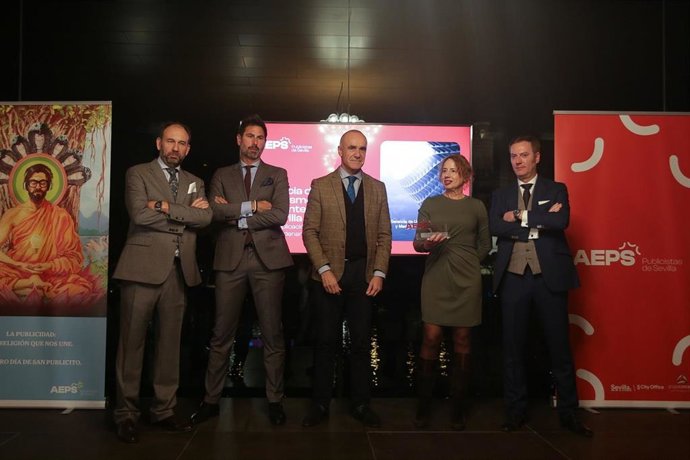 Entrega premio de la Asociación de Publicistas de Sevilla a la Gerencia de Urbanismo por la nueva ordenanza de publicidad
